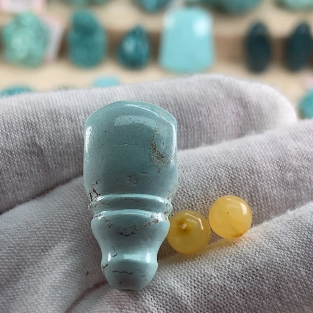 琥珀珠宝奇石未镶嵌