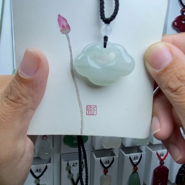@****颈饰未镶嵌石英质玉