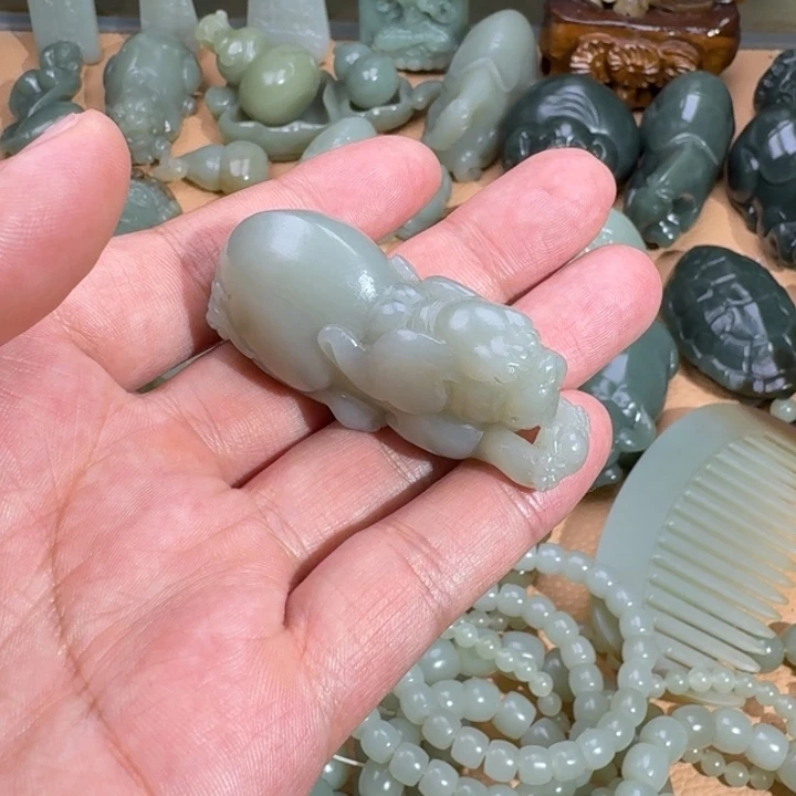 山***木和田玉未镶嵌颈饰