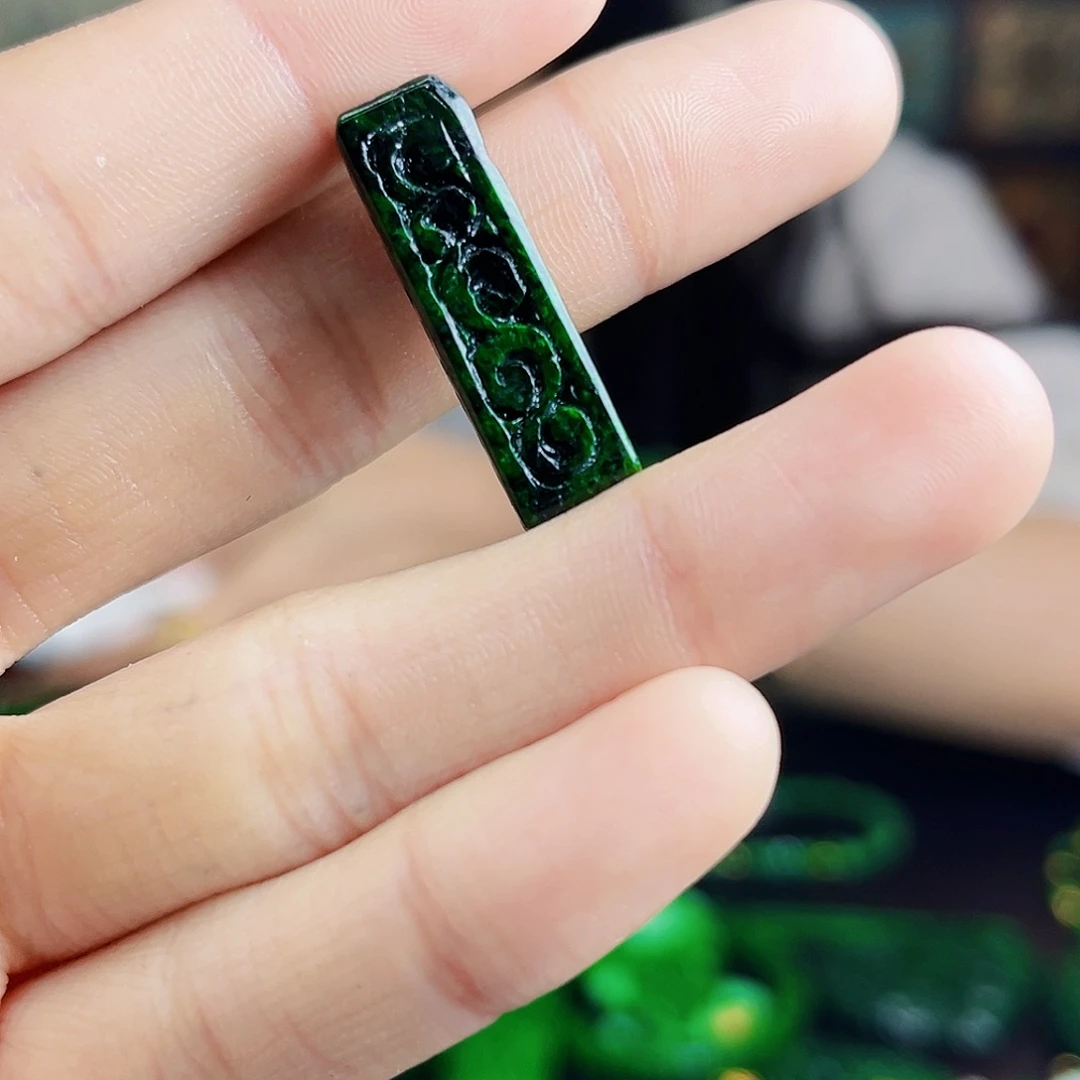 颈饰未镶嵌翡翠多样性