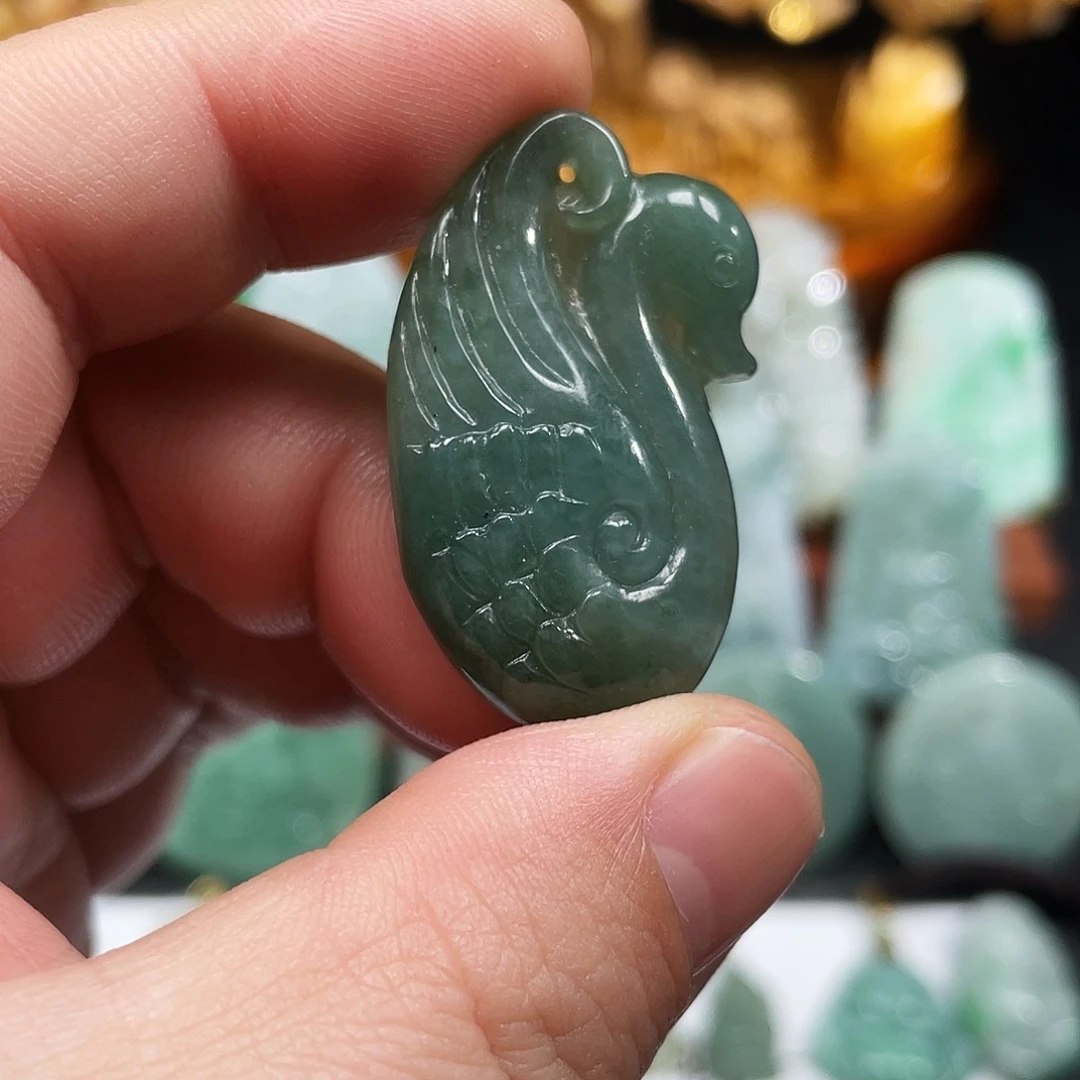 翡翠未镶嵌颈饰天鹅