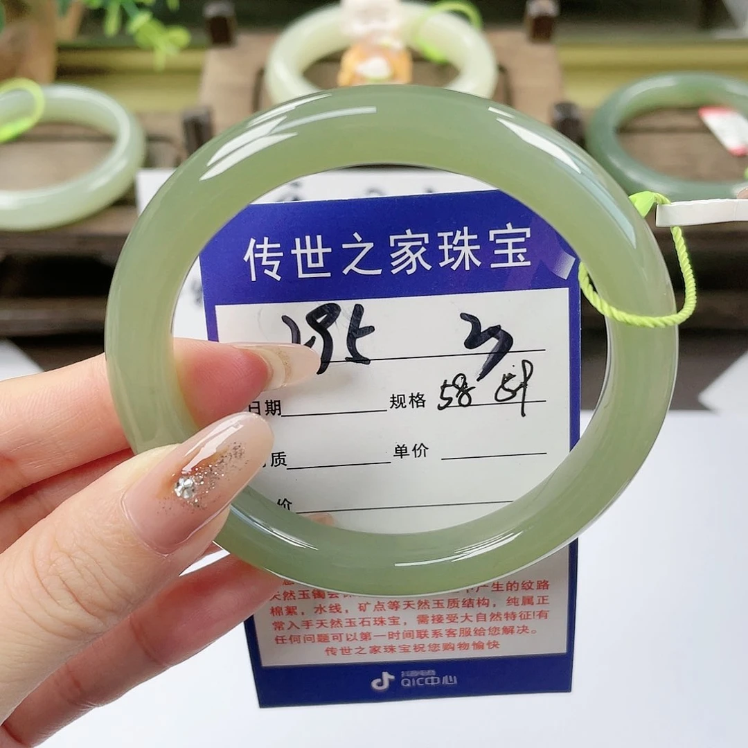 【闪购商品】未镶嵌手镯和田玉