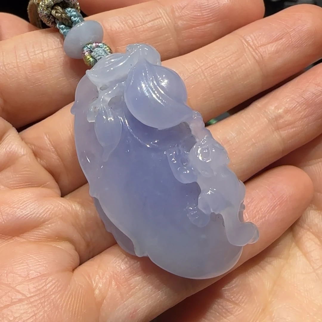 翡翠未镶嵌颈饰灵猴献桃