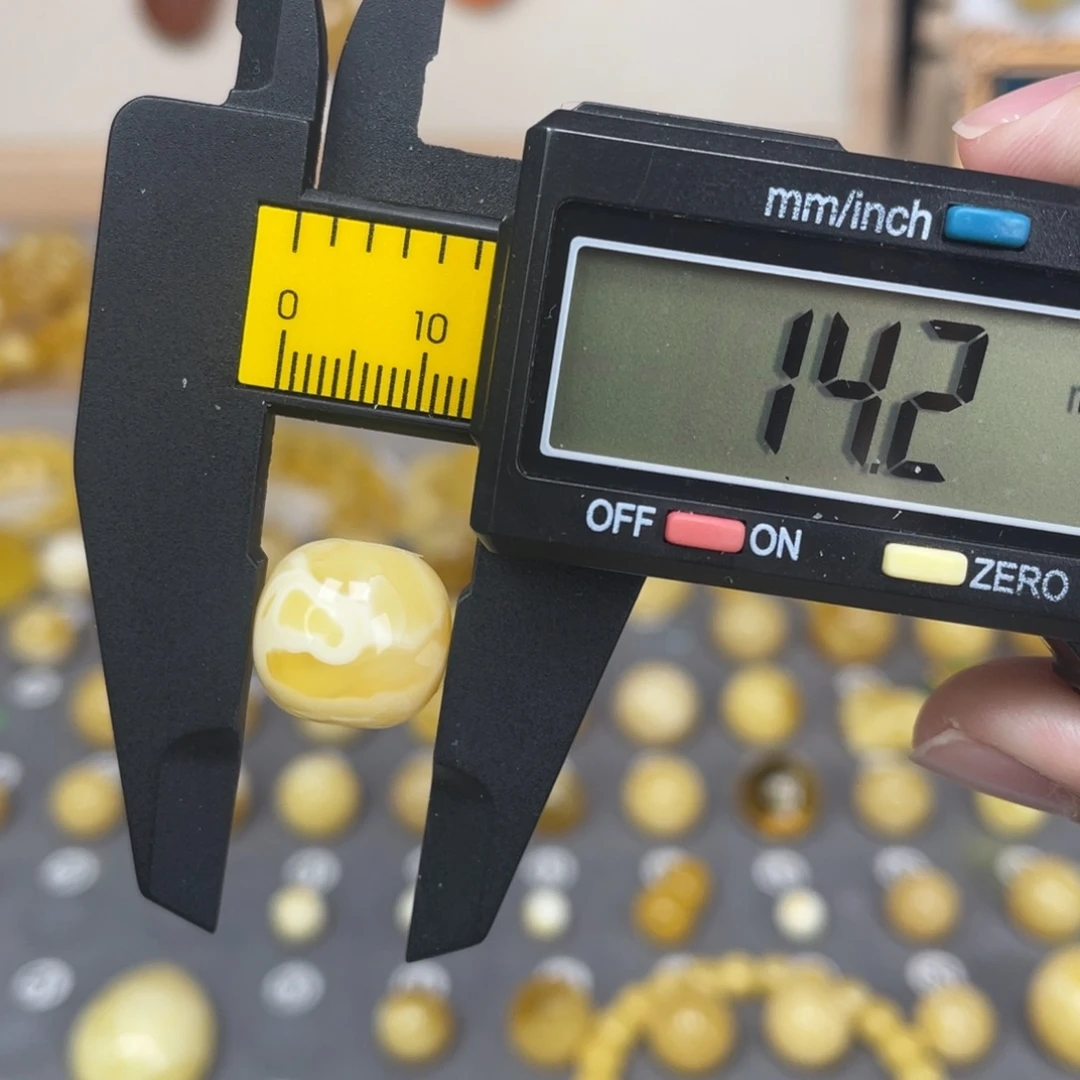 琥珀未镶嵌裸石84号