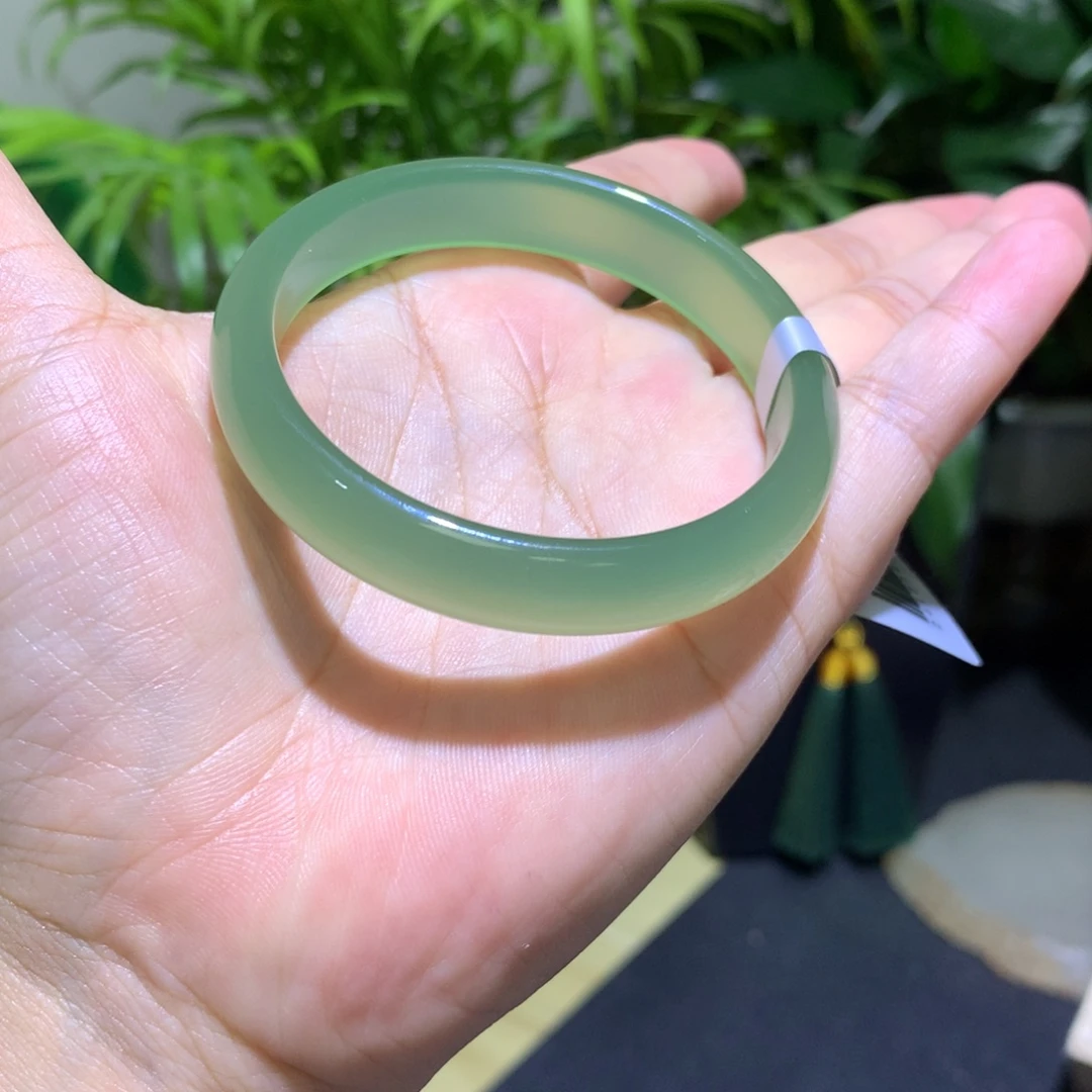 玛瑙/玉髓未镶嵌手镯满绿