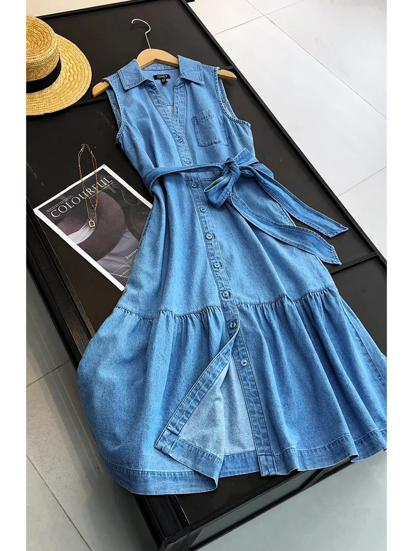 设计感系带收腰无袖V领单排扣开衫牛仔连衣裙蓝色修身中长裙女
