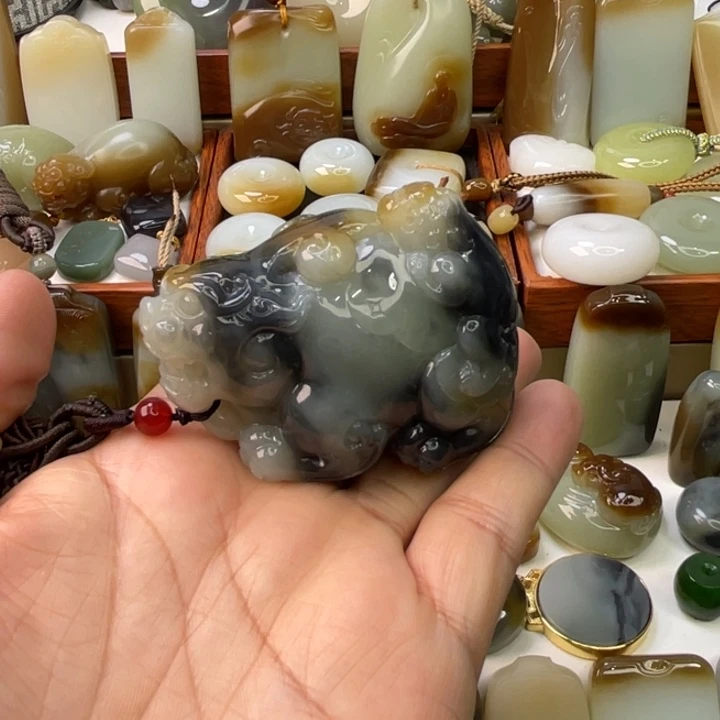 和田玉未镶嵌颈饰