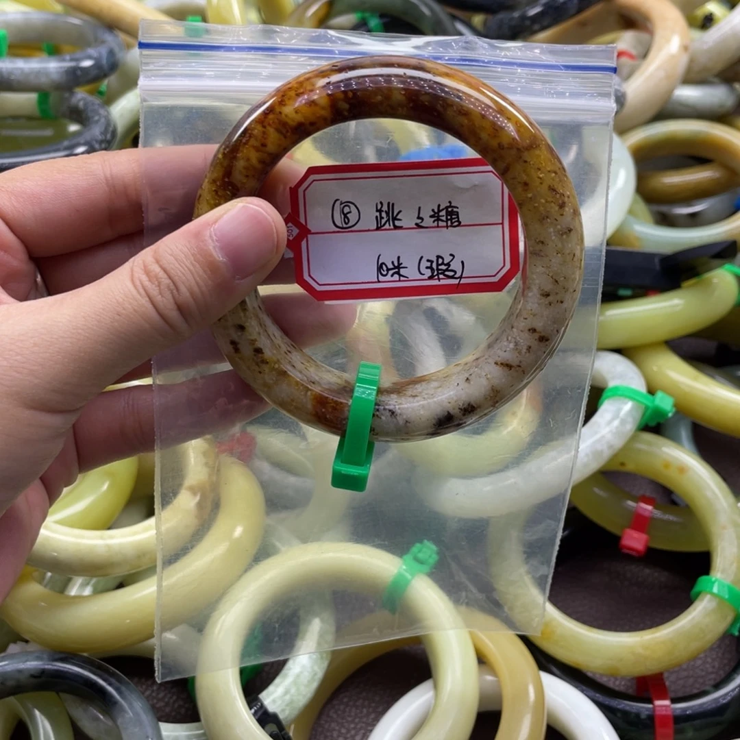跳****蛇纹石玉未镶嵌手镯