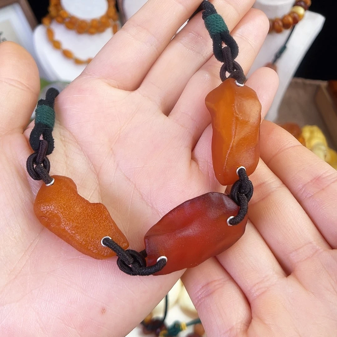 琥珀珠宝奇石未镶嵌，