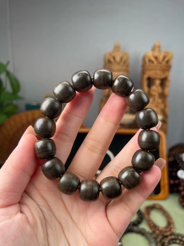 （阴沉高端级）印度老山檀香至醇土埋料老型13×14单圈手串