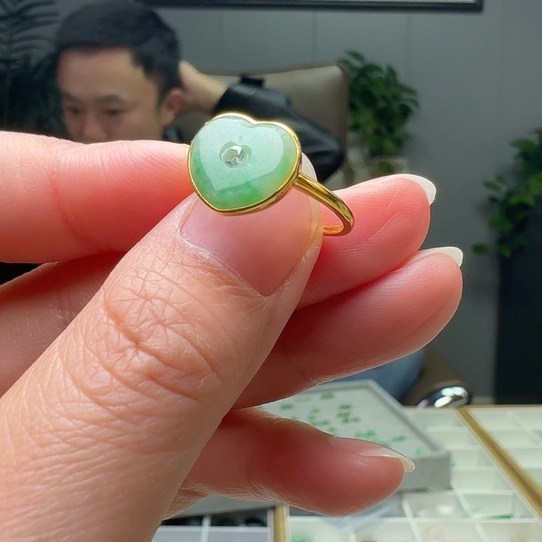 翡翠18K金镶嵌戒指天然