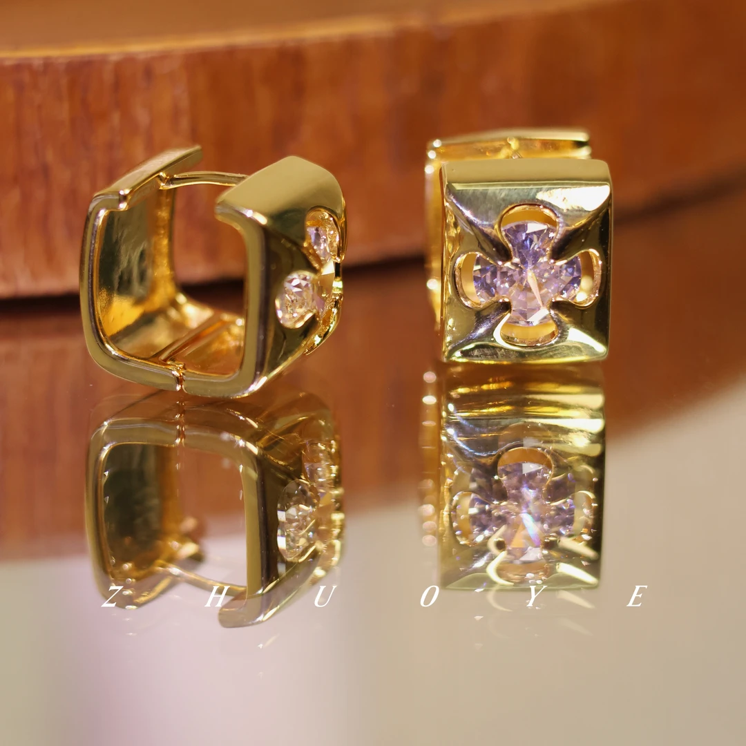 铜合金锆石耳饰 灼晔 · 金属感高级四叶草耳扣 轻奢小香风百搭