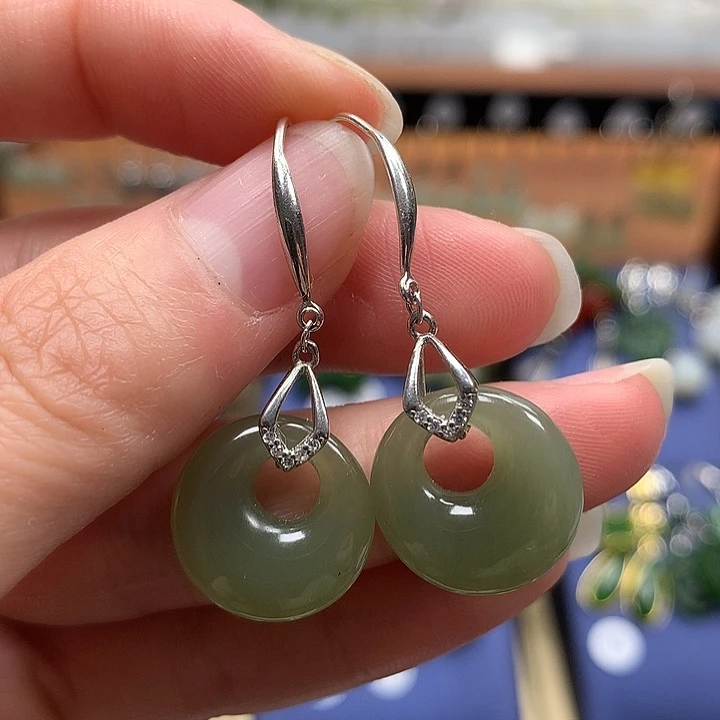 和田玉银S925镶嵌耳饰平安扣15.7左右晴水绿