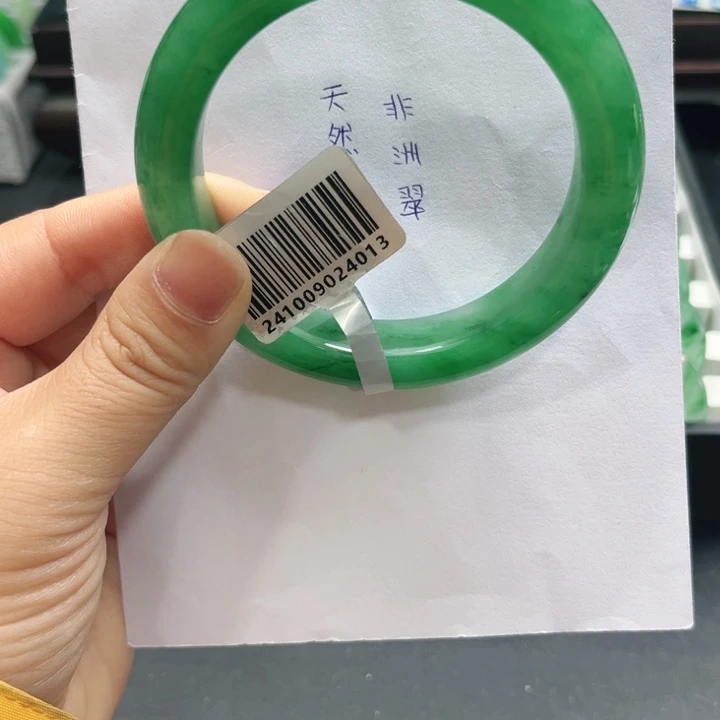 凤***天石英质玉（非洲翠）未镶嵌手镯