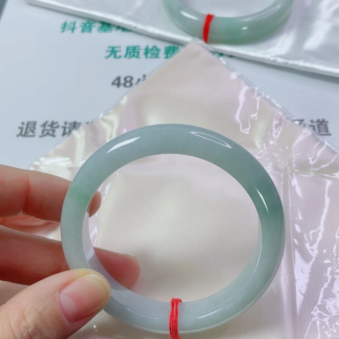 翡翠未镶嵌手镯圈口59:6宽12.9厚8.8