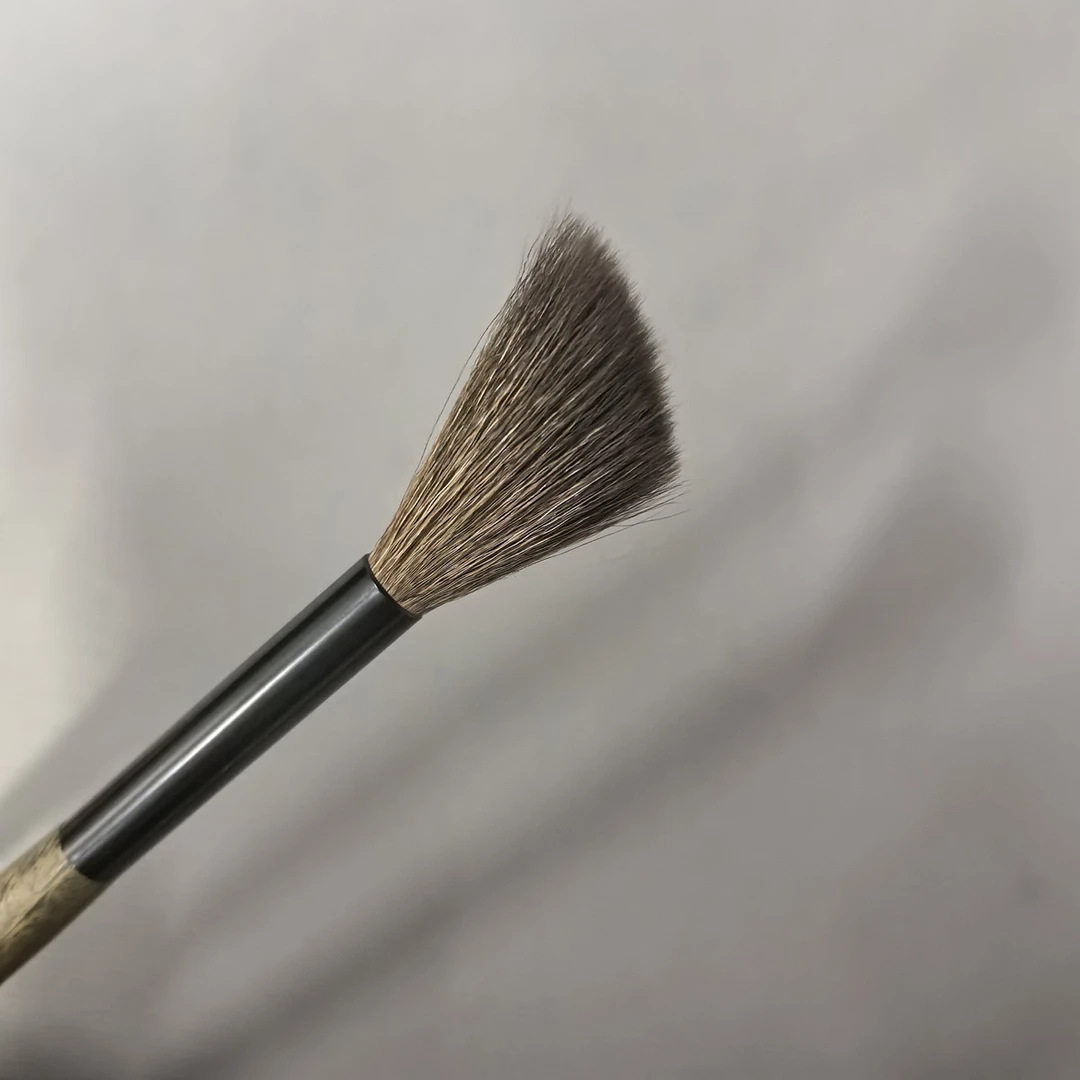 斜坡型小号局部腮红刷高光刷精准提亮毛房刷细嫩羊毛动物毛绿檀柄