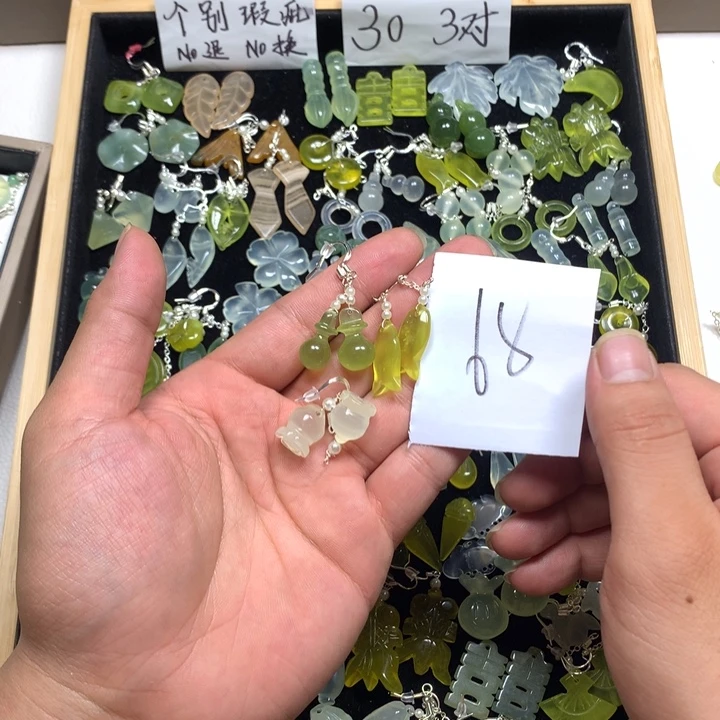 杜****合金蛇纹石玉耳钉