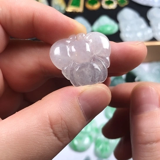 颈饰未镶嵌翡翠蝴蝶
