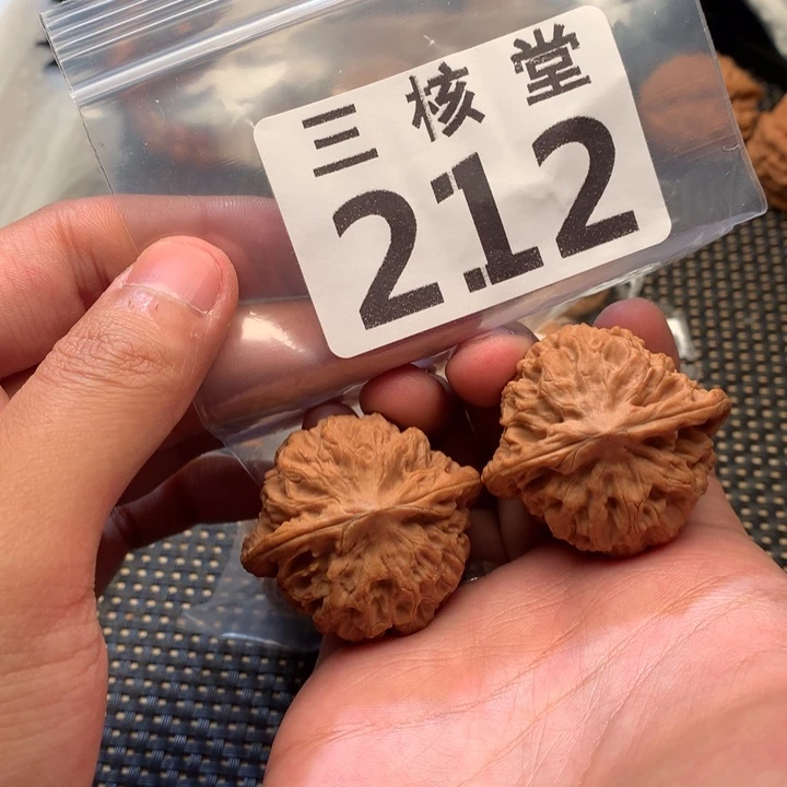 文玩核桃吊坠龙脉