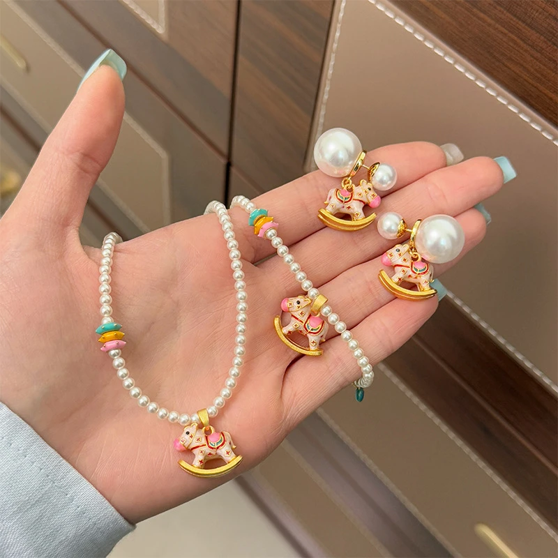 合金玻璃项链 原创时尚清新粉色滴油木马施家珍珠项链轻奢气质3mm