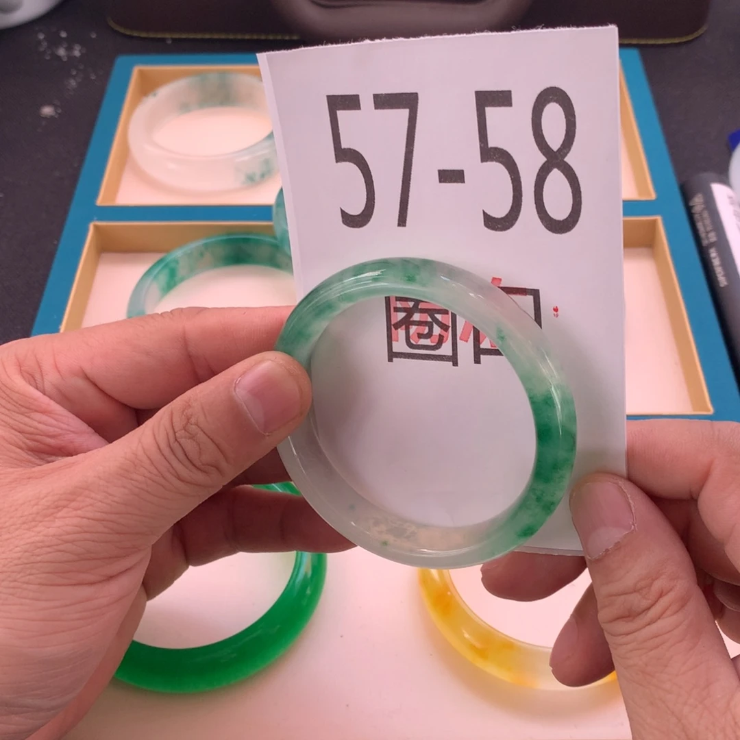 1石英岩玉手镯手镯