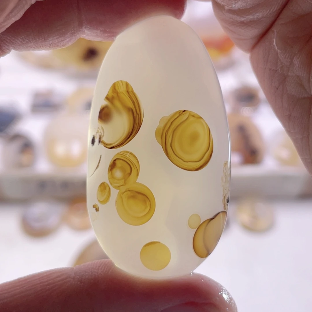 玛瑙/玉髓未镶嵌珠宝奇石