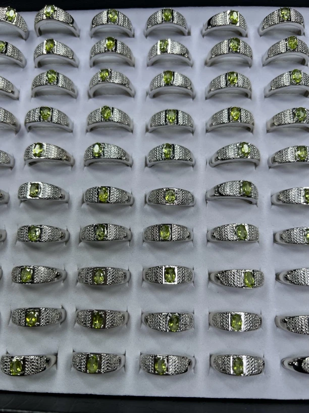 橄榄石戒指随机发一个Z04