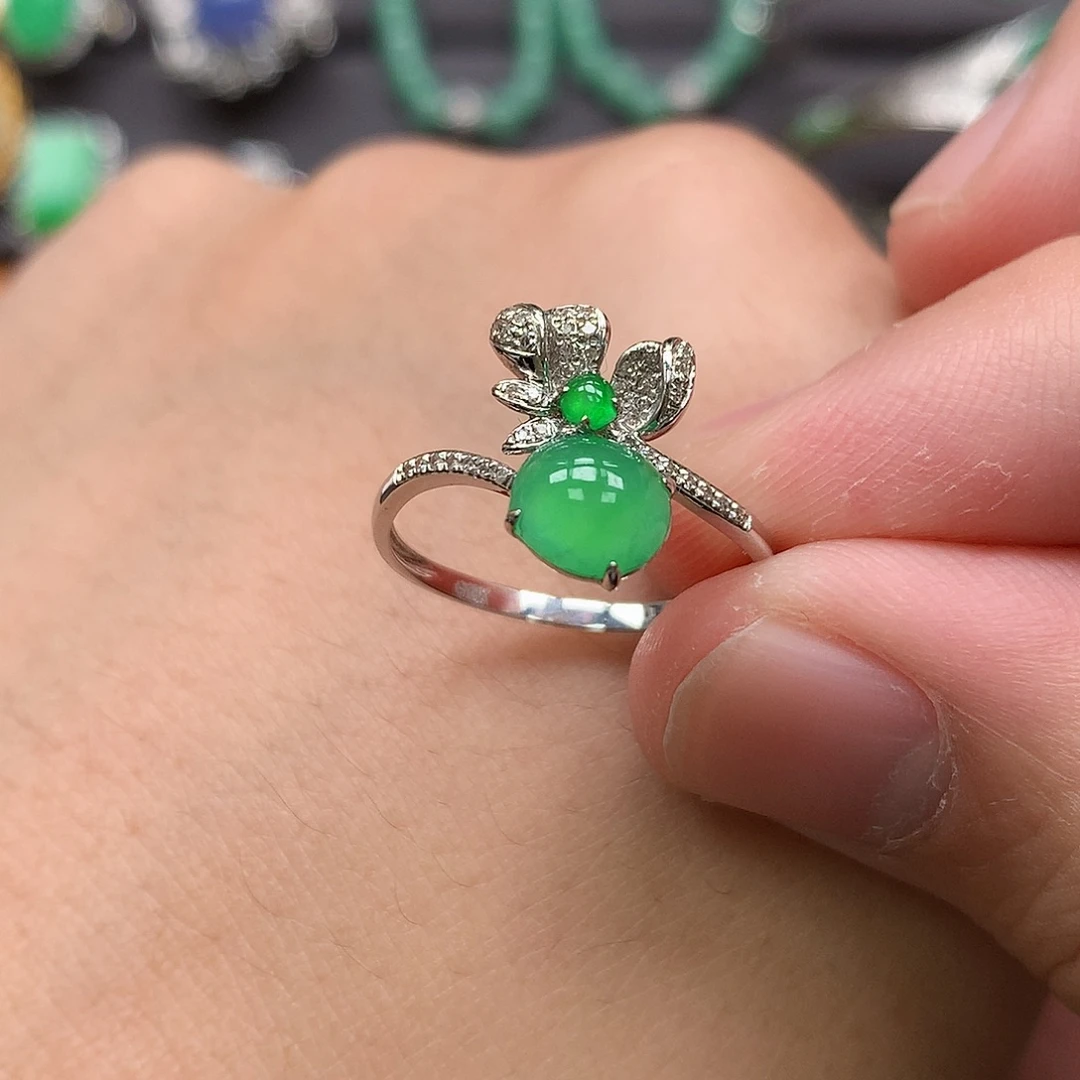 翡翠18K金镶嵌戒指