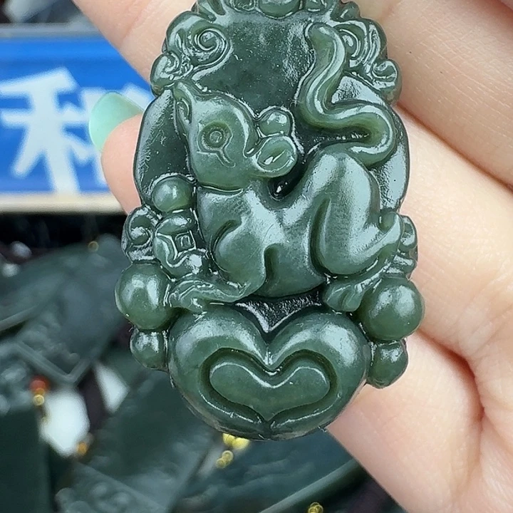 和田玉未镶嵌颈饰