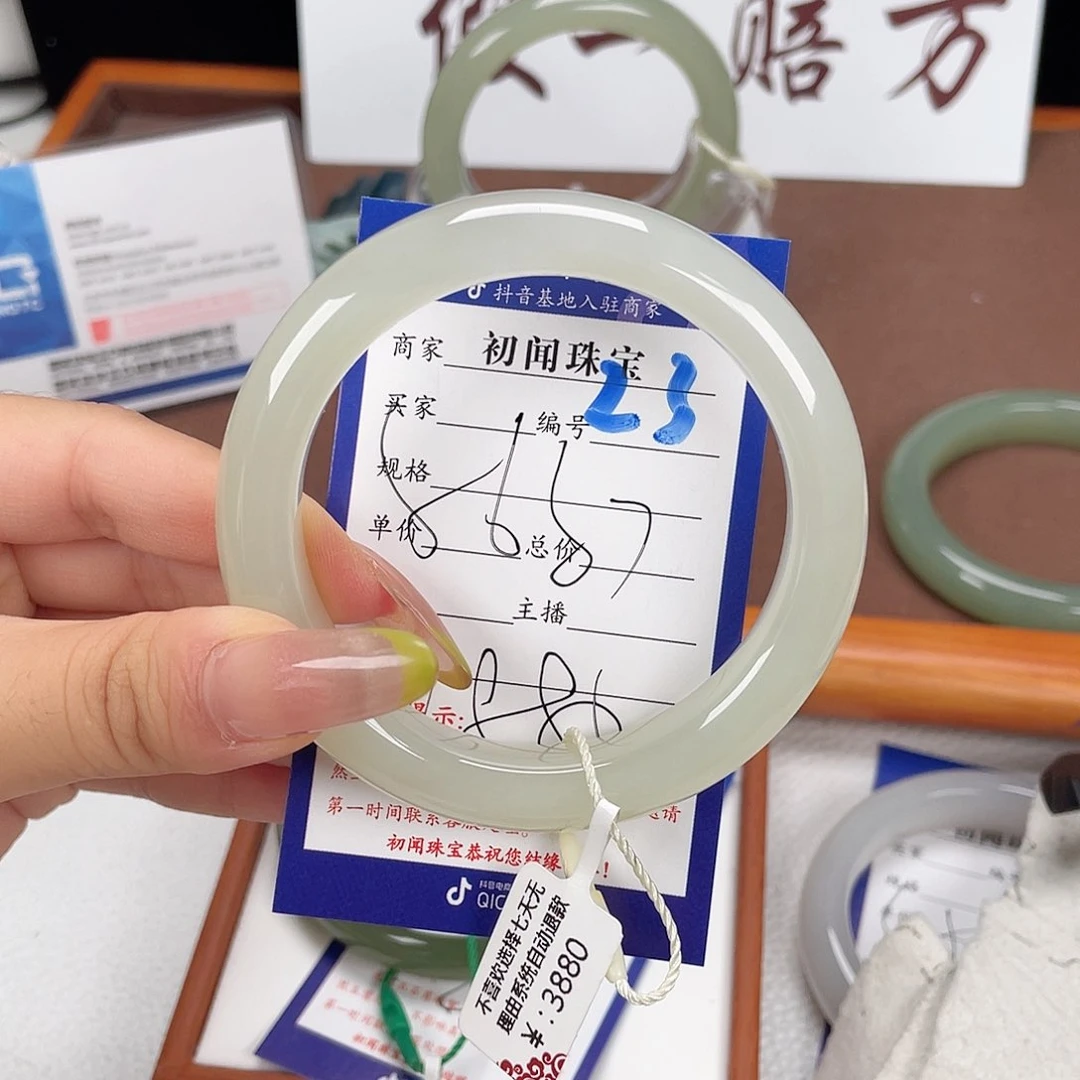 和田玉手镯未镶嵌