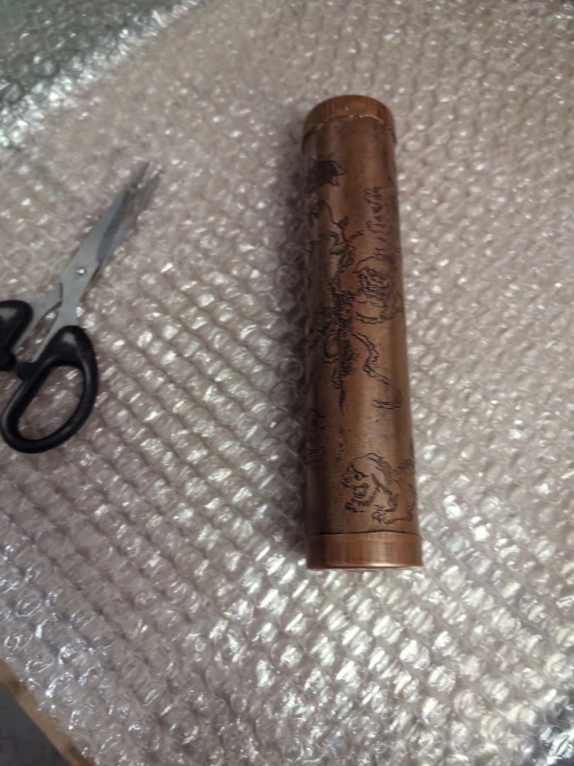 案头摆件，造型漂亮，鎏金挂彩，品相完整。