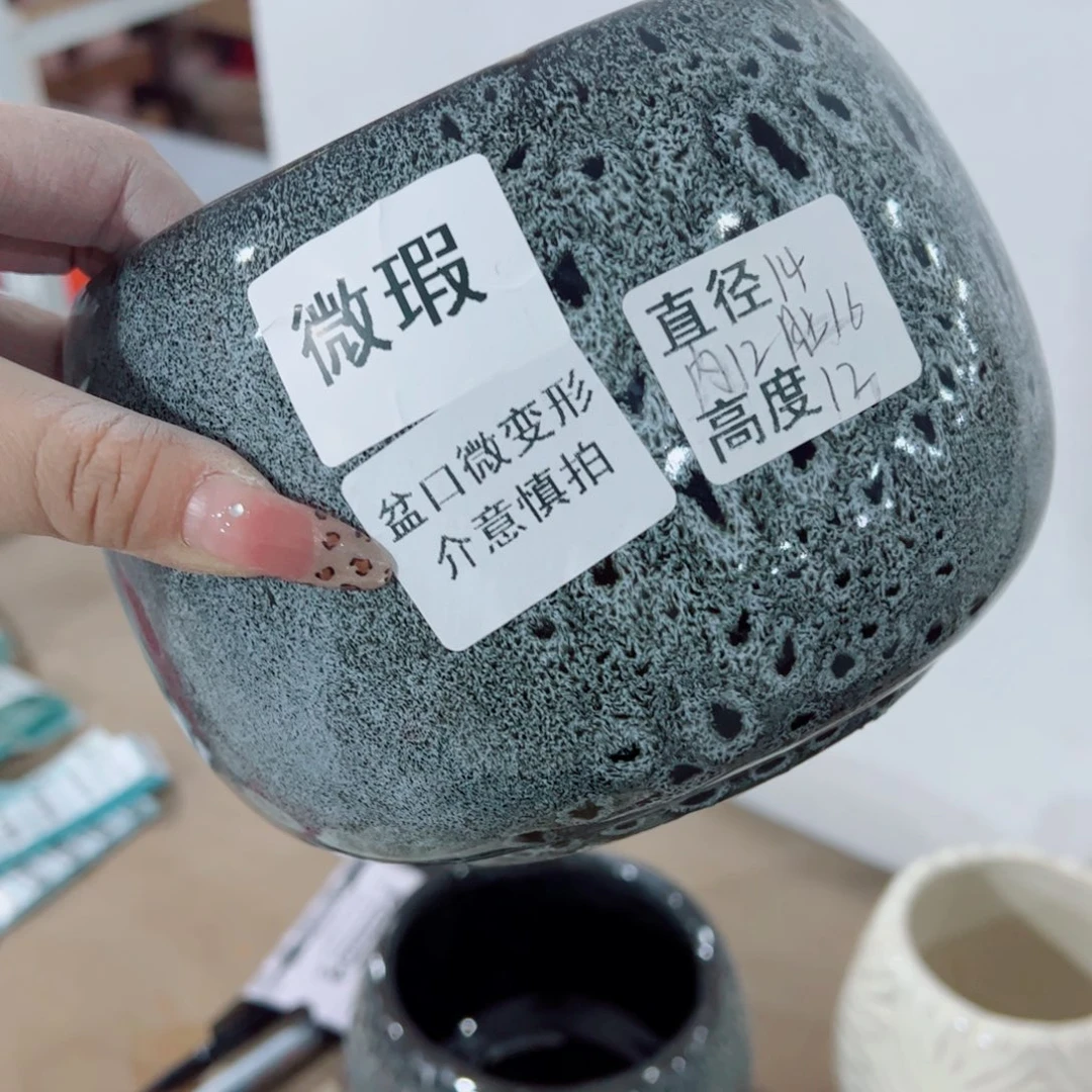 有孔，陶瓷花盆满10米包邮发货。