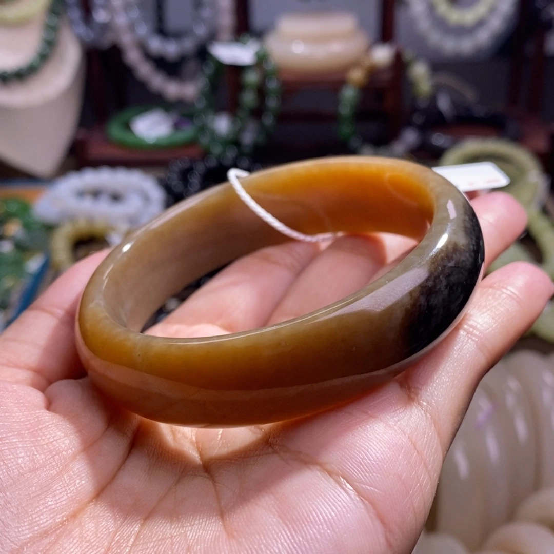 和田玉清货价新疆且末糖宽版手镯59未镶嵌