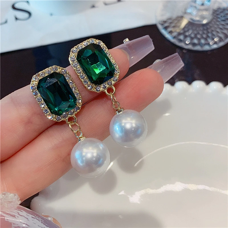 铜合金合成锆石耳饰 气质轻奢时尚百搭个性精致小众耳饰LY0304