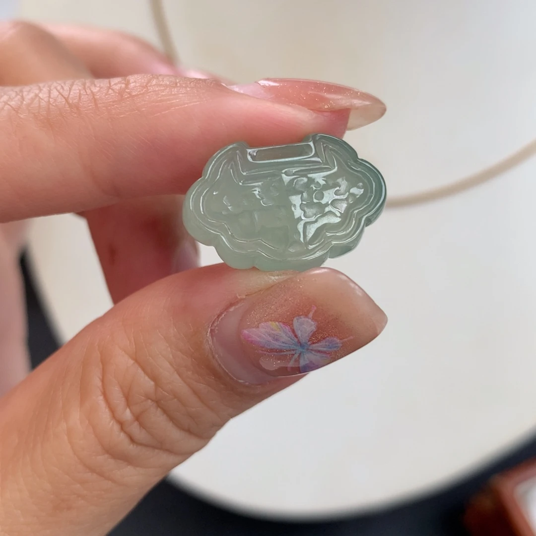 翡翠未镶嵌颈饰2748868869697070