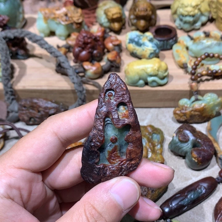 未镶嵌岫岩河磨玉（透闪石质玉）挂件