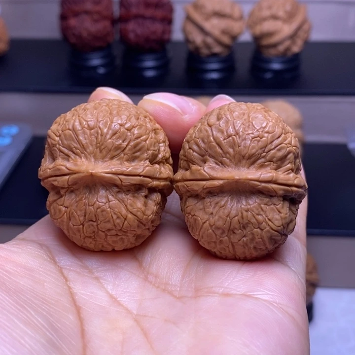 文玩核桃把件金钱蟒元宝66