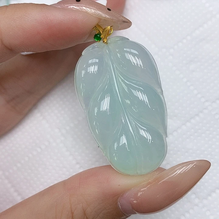 颈饰18K金镶嵌翡翠