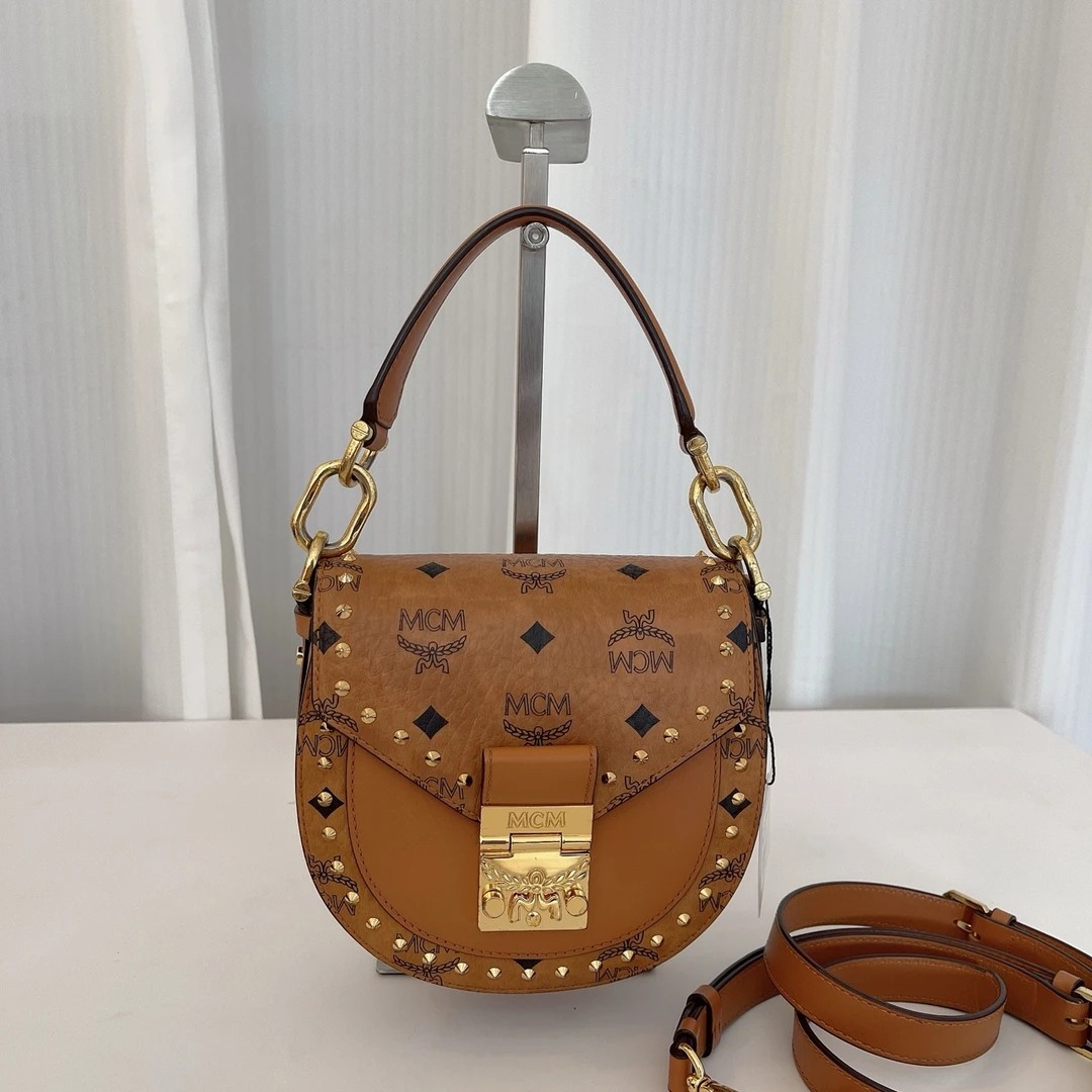 MCM 马鞍手提单肩包  B243