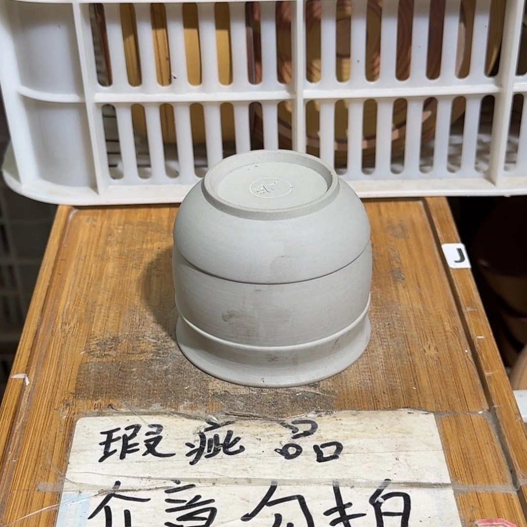 微瑕疵介意勿拍陶瓷器皿M714