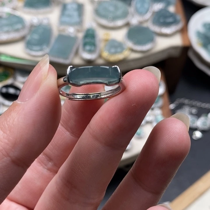 翡翠颈饰未镶嵌翡翠