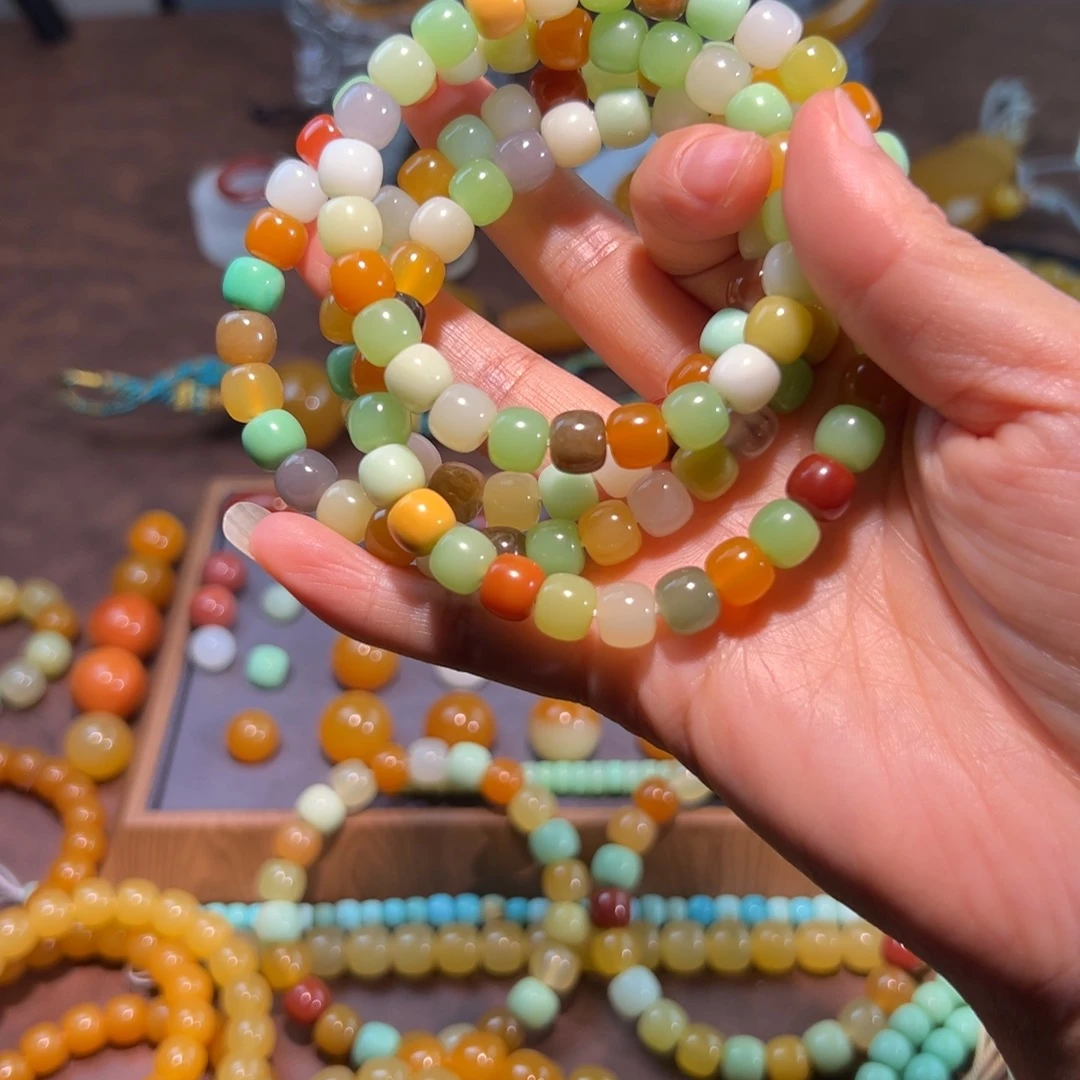 那***開石英质玉（缅黄）未镶嵌缅黄老型珠