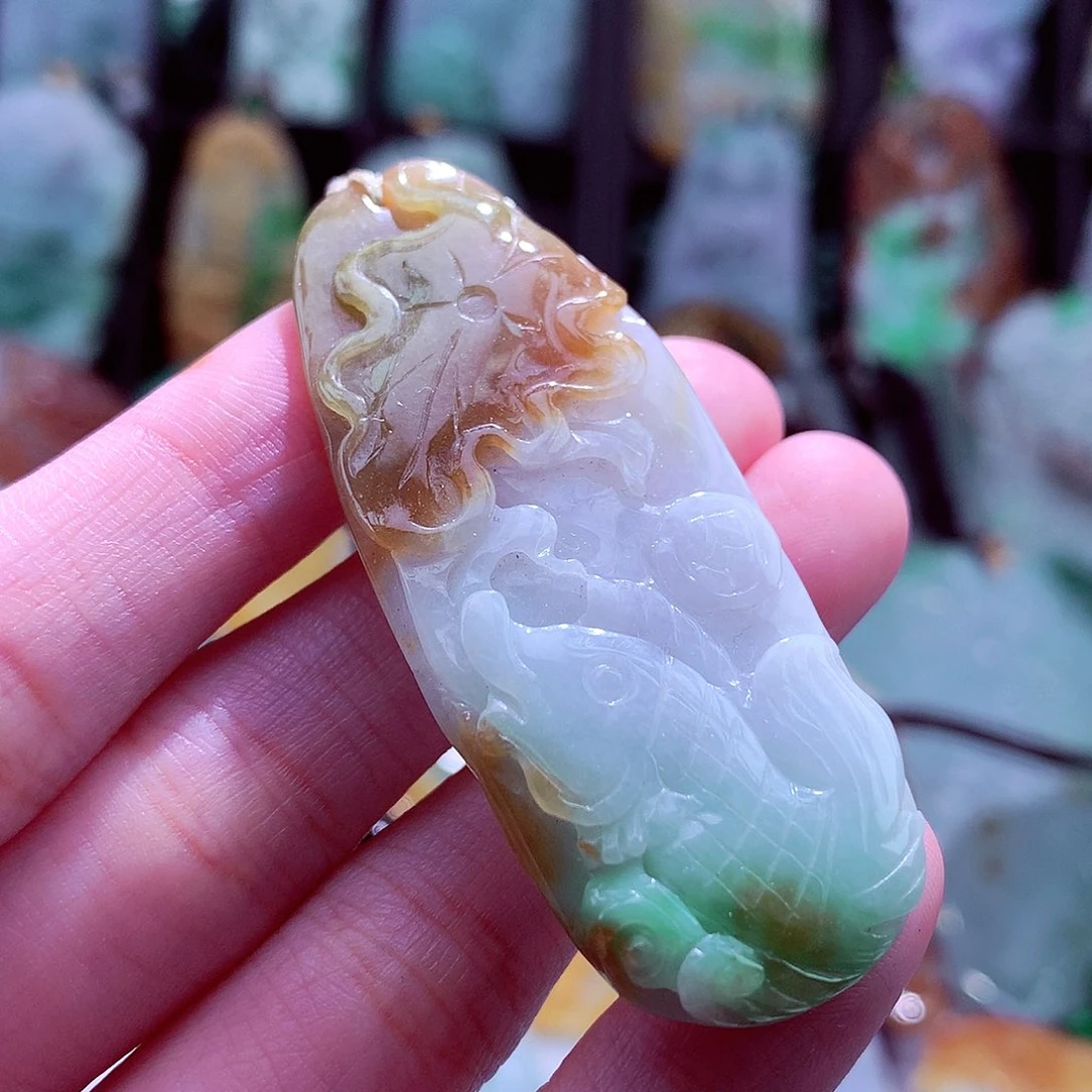 颈饰未镶嵌翡翠天然