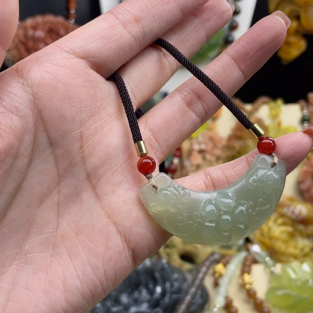 未镶嵌蛇纹石玉颈饰