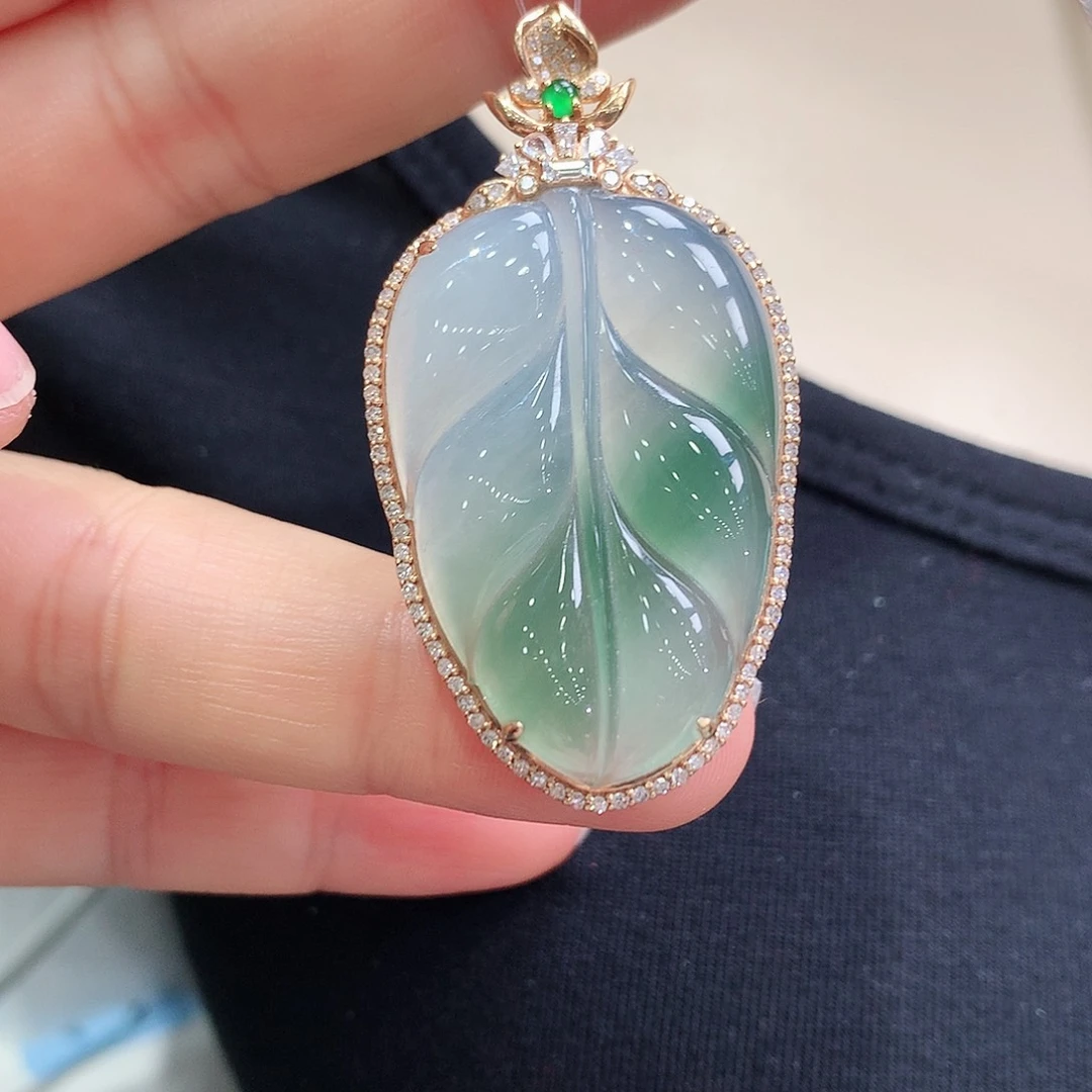 翡翠颈饰18K金镶嵌叶子