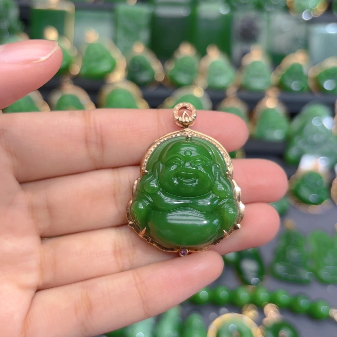 颈饰18K金镶嵌和田玉（碧玉）