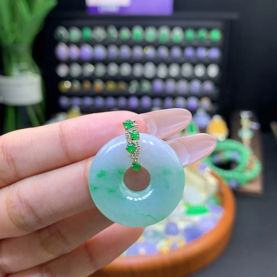 翡翠18K金镶嵌颈饰