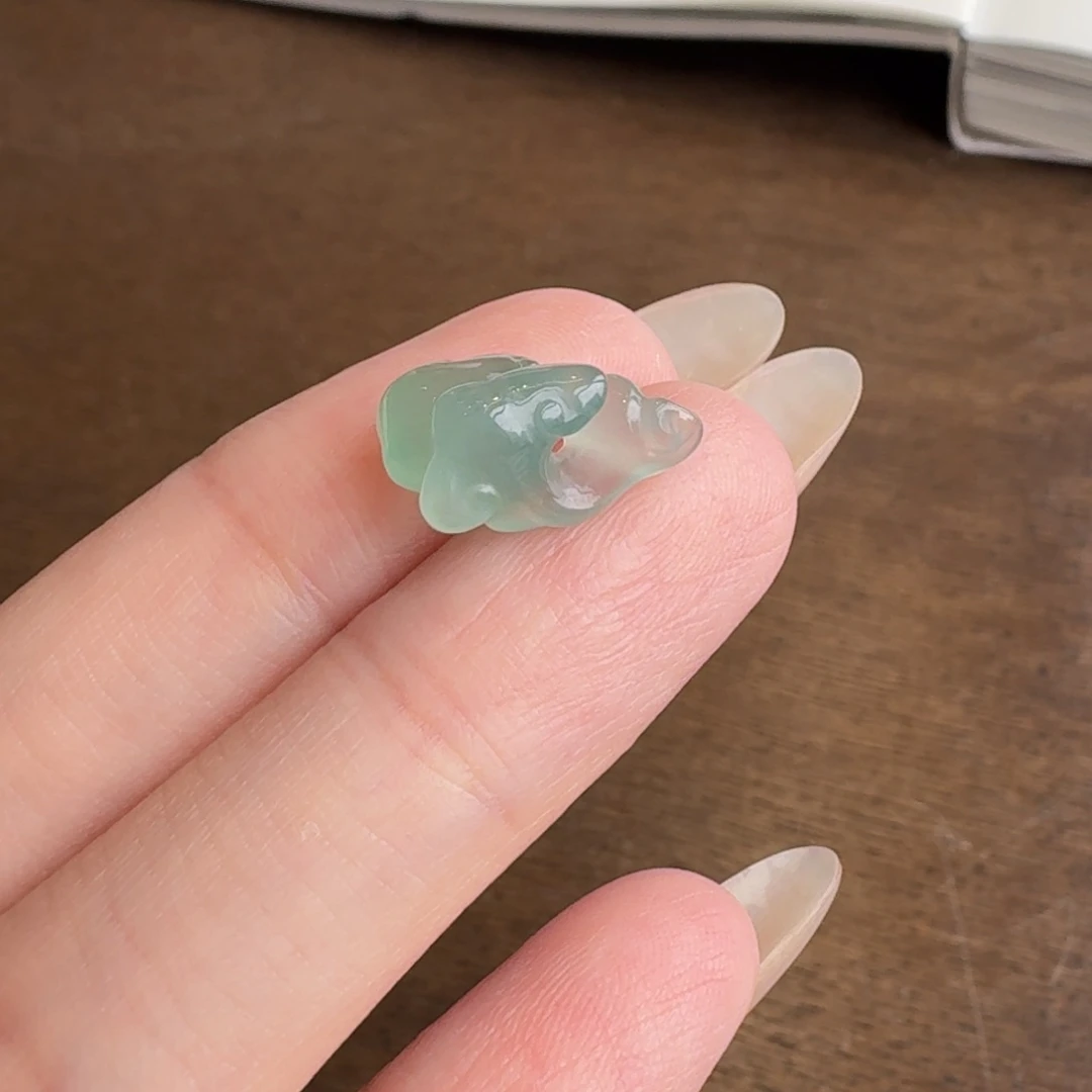 翡翠颈饰未镶嵌随行胶块如意