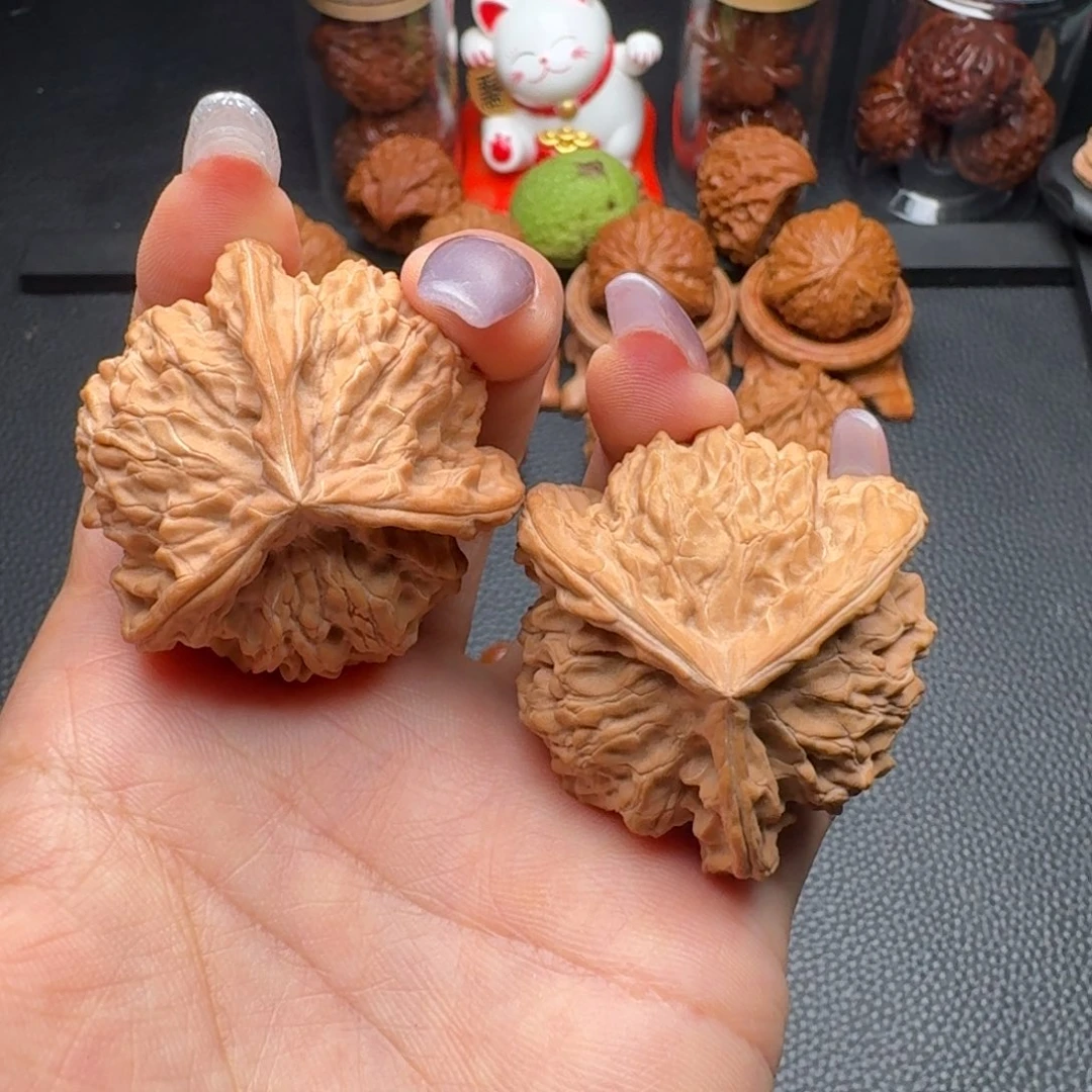 文玩核桃吊坠盘山公子帽三棱，全品无修，原桩无药