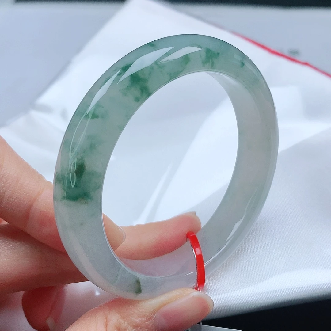 翡翠手镯未镶嵌55圈